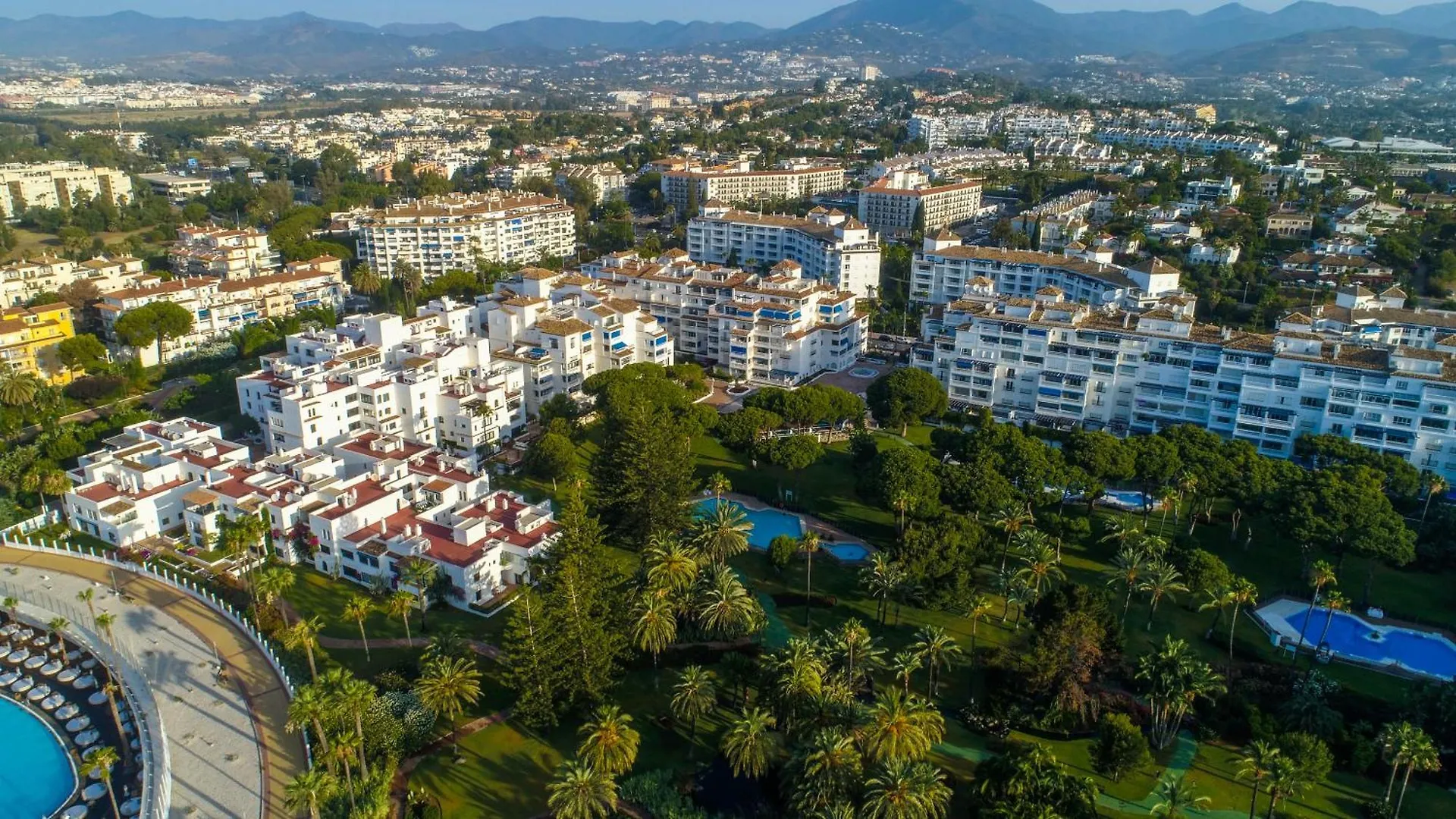 Marbella Banus Suites - Banus Playas Del Duque Beachside Residential 0*,  Ισπανία