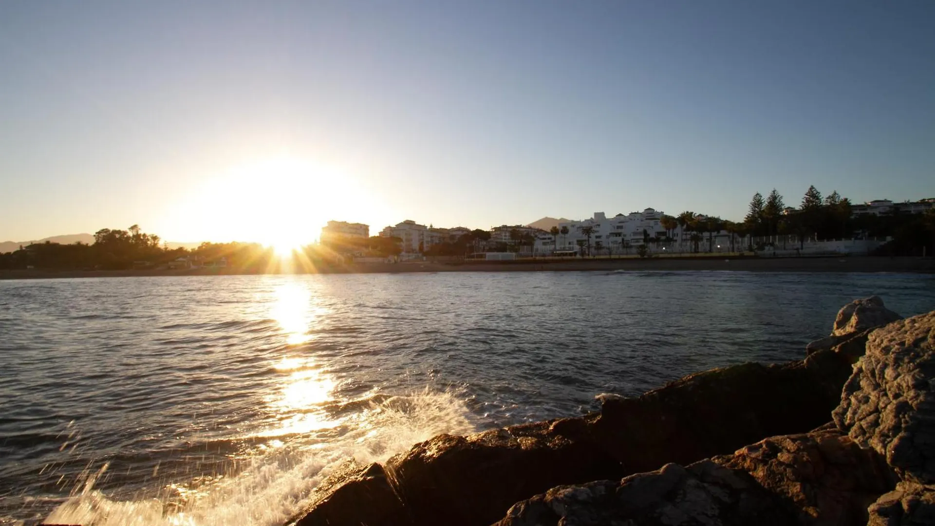 Marbella Banus Suites - Banus Playas Del Duque Beachside Residential 0*,  Spain