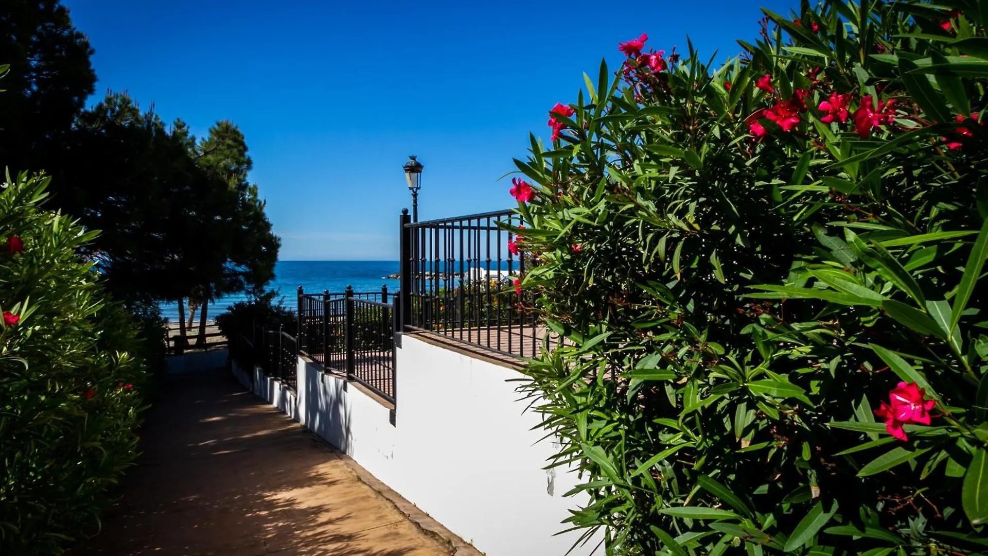 Marbella Banus Suites - Banus Playas Del Duque Beachside Residential 0*,  Spain